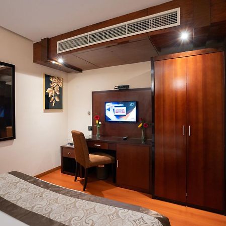 Park Avenue Hotel Nungambakkam Chennai Dış mekan fotoğraf
