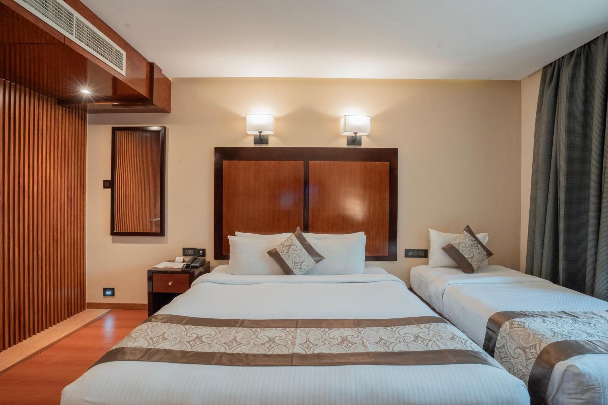 Park Avenue Hotel Nungambakkam Chennai Dış mekan fotoğraf