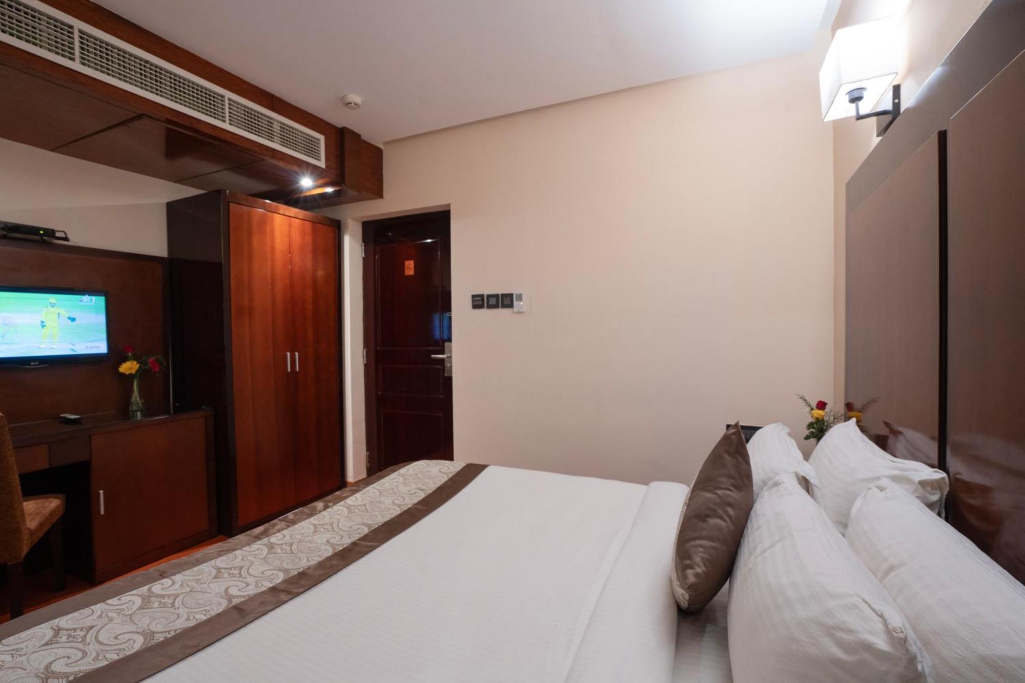 Park Avenue Hotel Nungambakkam Chennai Dış mekan fotoğraf