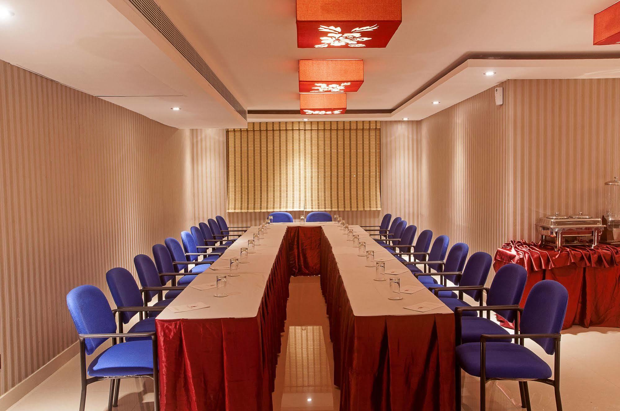 Park Avenue Hotel Nungambakkam Chennai Dış mekan fotoğraf